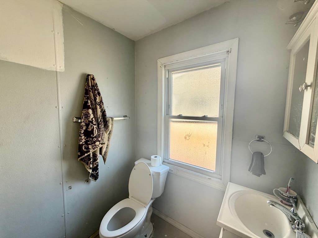 27 Loring St, Springfield MA 01105 photo 15