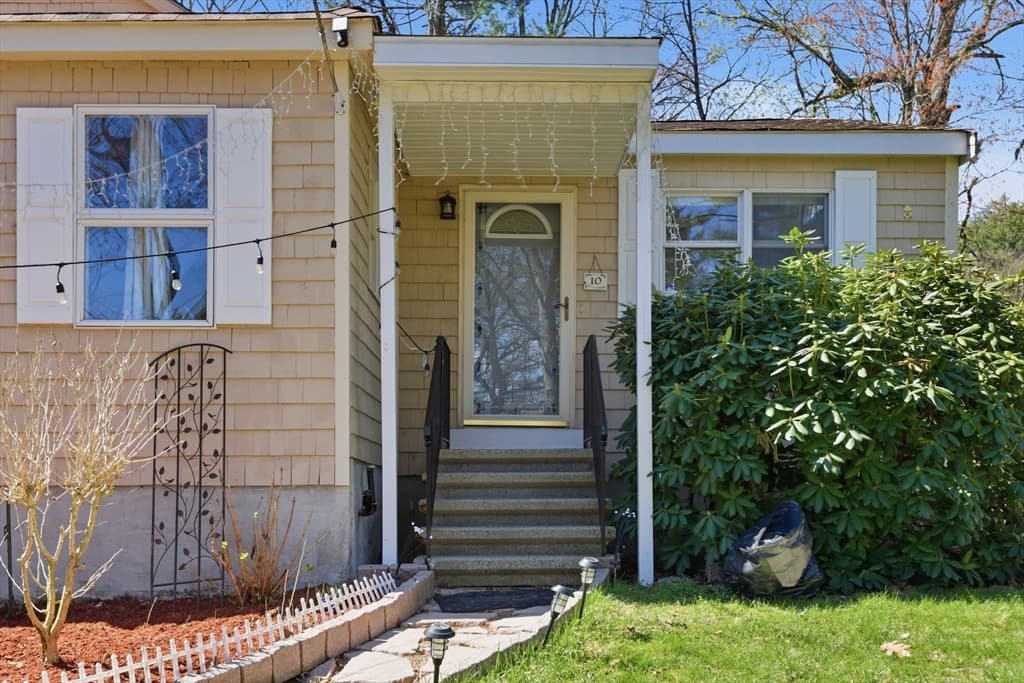 Single Family Residence at 10 Avila Rd, Billerica MA 01821, photo 4 of 31