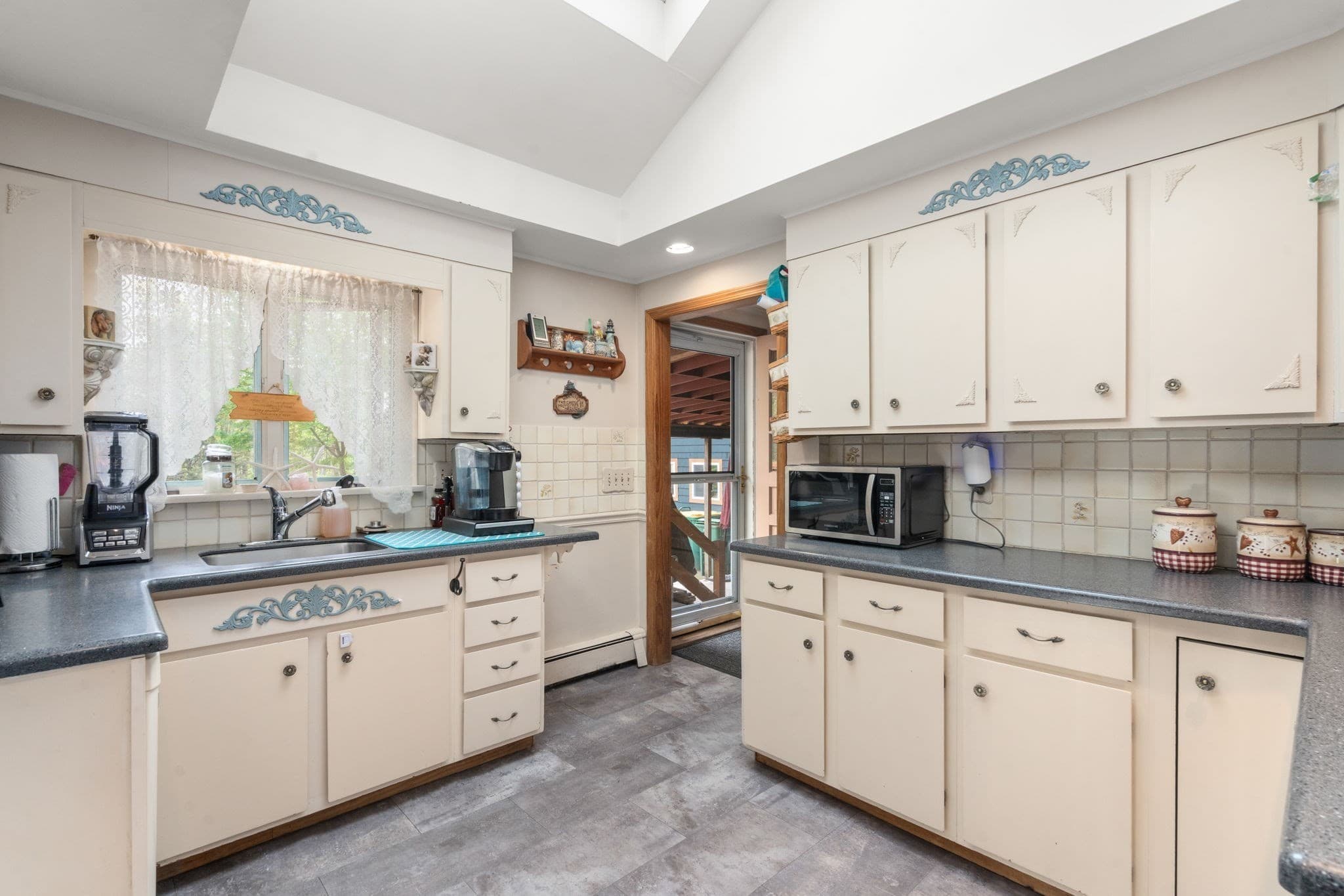 Single Family Residence at 139 Grove St, Mansfield MA 02048, photo 6 of 25
