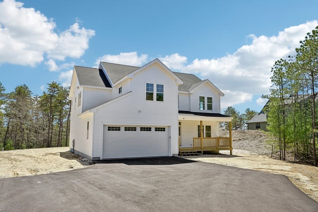 33 Seabiscuit Dr, Plymouth MA 02360
