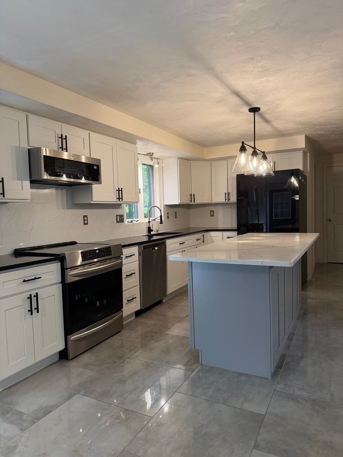 Single Family Residence at 21 Woodridge Rd, Milford MA 01757, photo 6 of 41