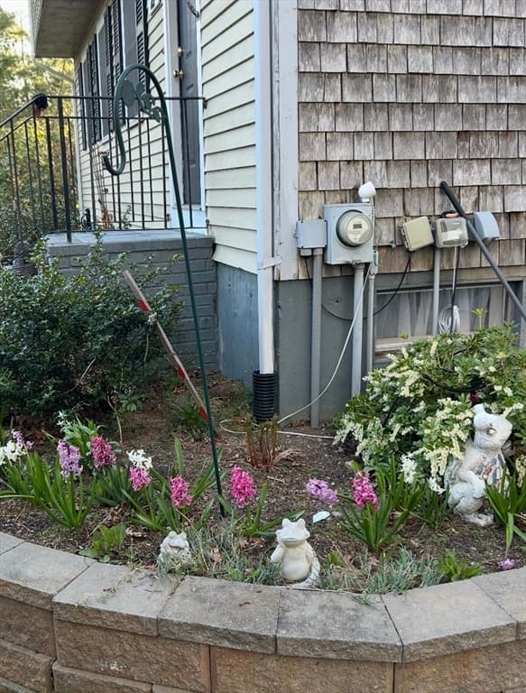 Single Family Residence at 21 Dinah's Way, Wareham MA 02571, photo 2 of 11