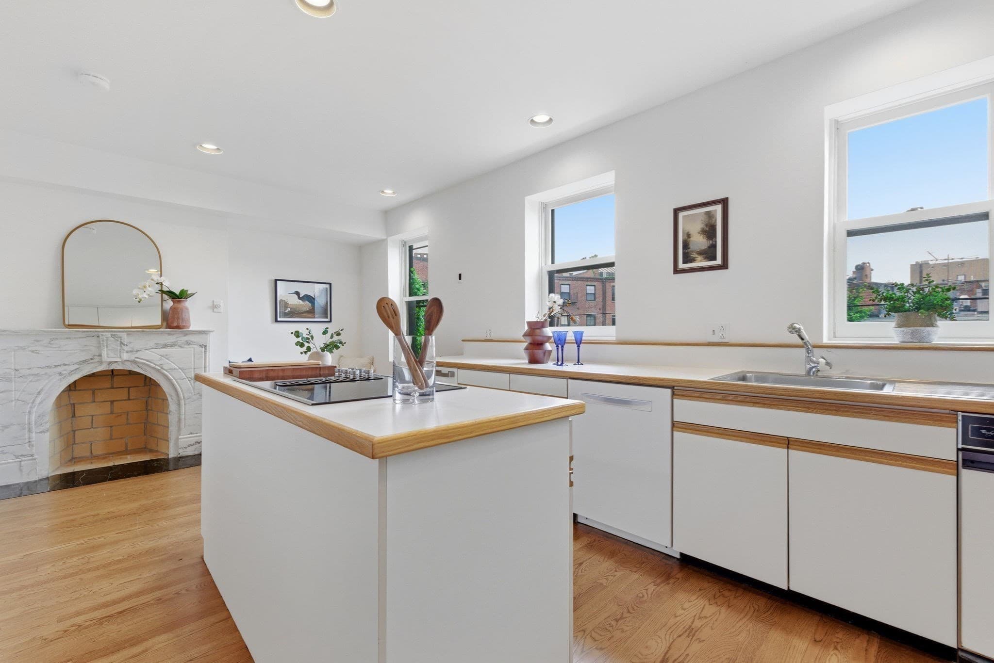 Condominium at 131 Mount Vernon St # 2, Boston MA 02108, photo 6 of 13