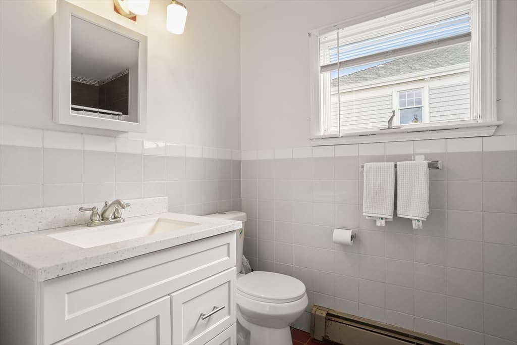 Single Family Residence at 706 Sea St, Quincy MA 02169, photo 12 of 20