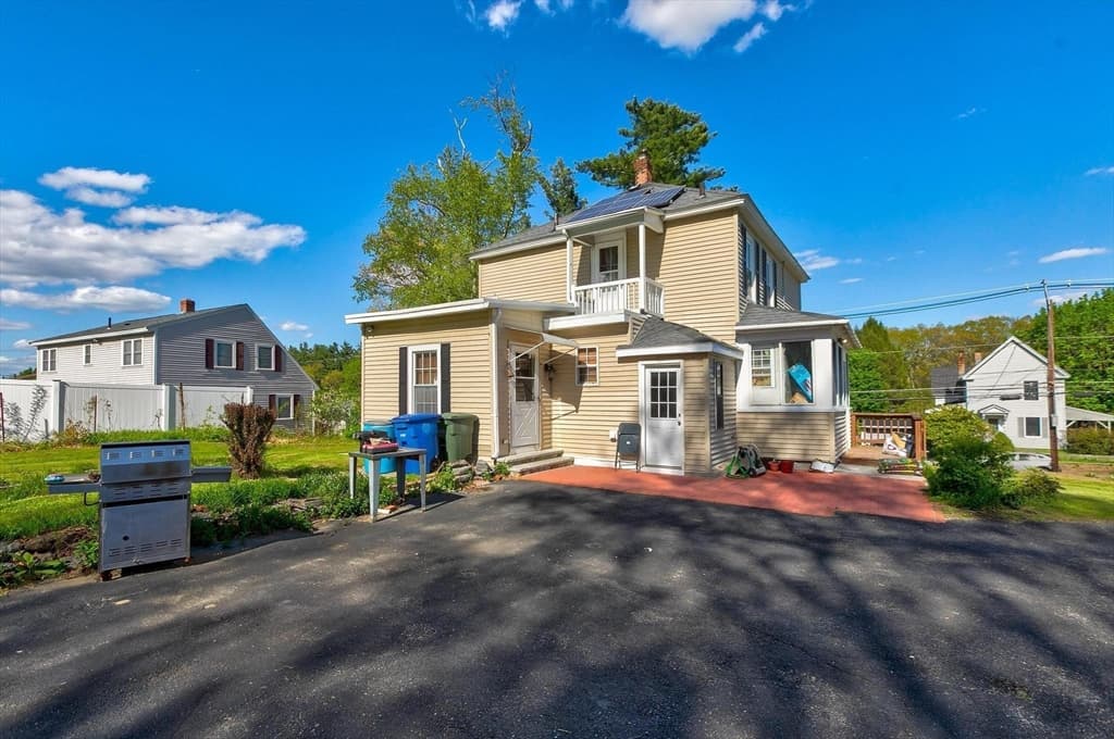 Single Family Residence at 377 Union St, Leominster MA 01453, photo 30 of 37
