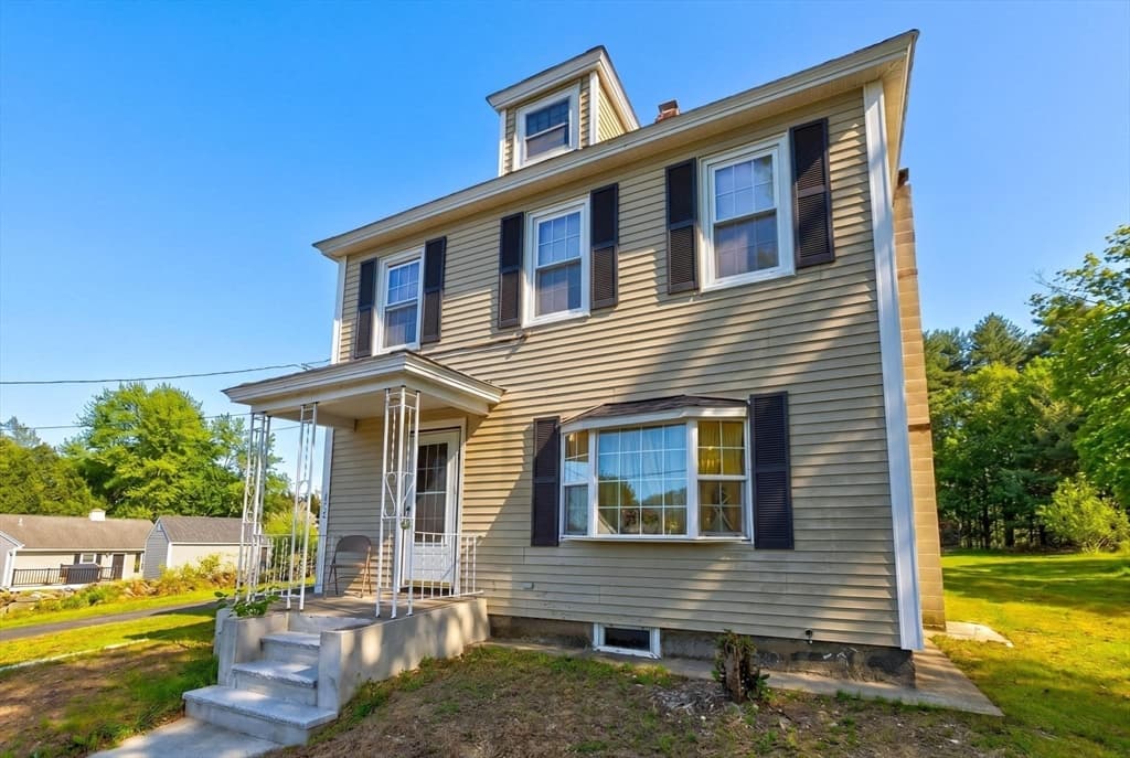 Single Family Residence at 377 Union St, Leominster MA 01453, photo 34 of 37