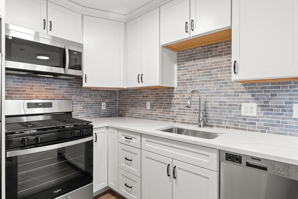 141 Prospect St # A, Gloucester MA 01930