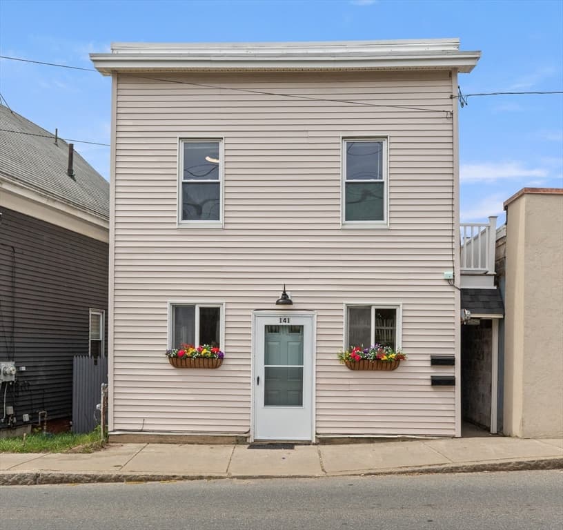 141 Prospect St, Gloucester MA 01930