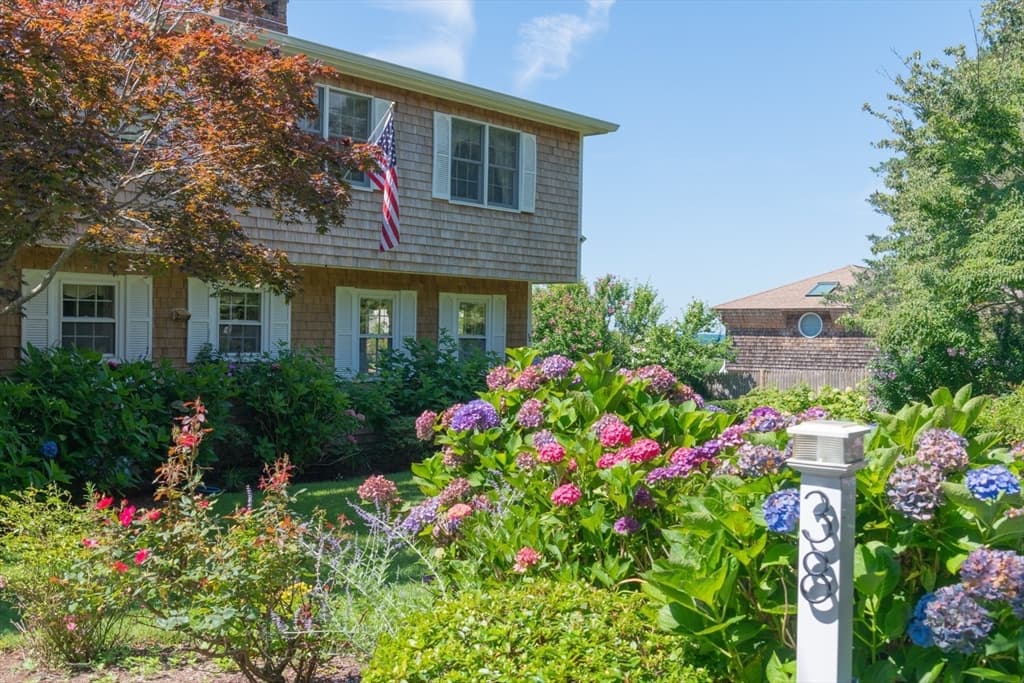 38 Nemasket Rd, Falmouth MA 02540