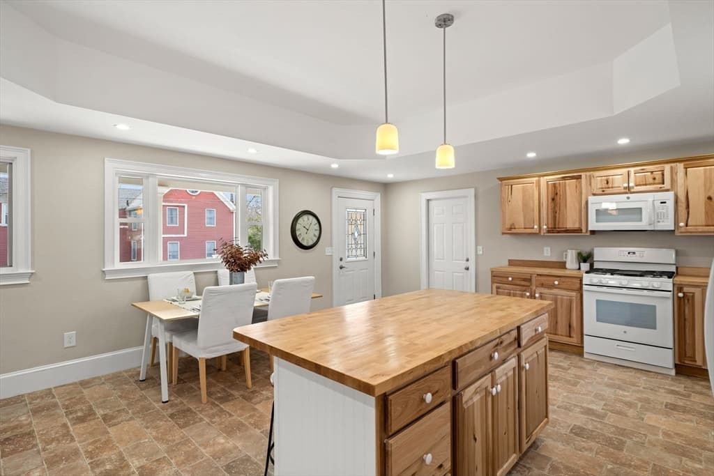 Single Family Residence at 37 School Street, Merrimac MA 01860, Merrimac, photo 10 of 40