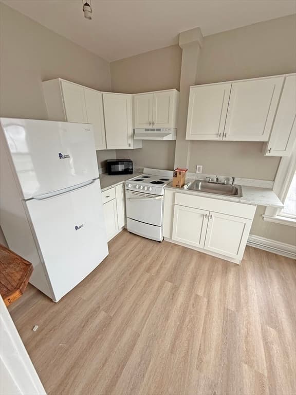 5+ Family - 5+ Units Up/Down at 393 Pleasant Street, New Bedford MA 02740, photo 7 of 12