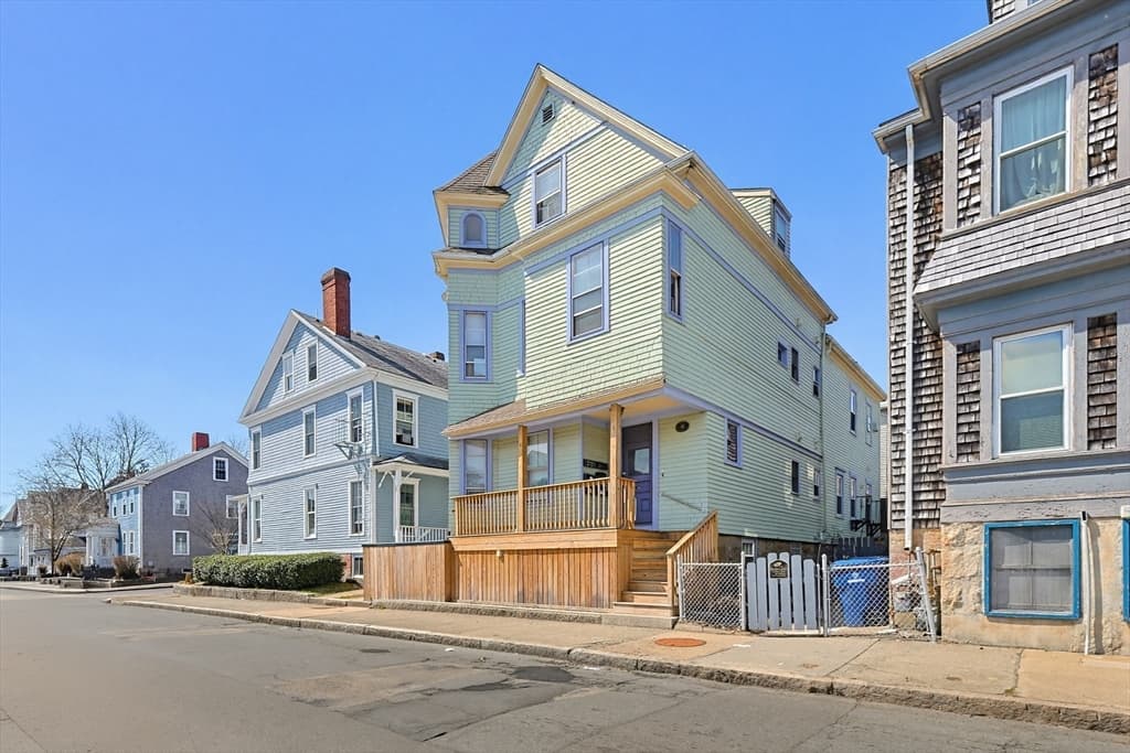 5+ Family - 5+ Units Up/Down at 393 Pleasant Street, New Bedford MA 02740, photo 3 of 12