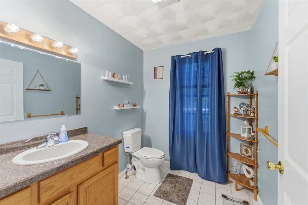 Single Family Residence at 61 Metropolitan Ave, Cranston RI 02920, photo 5 of 24