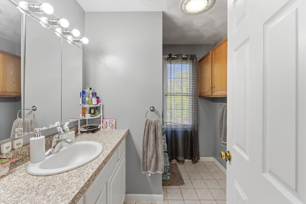Single Family Residence at 61 Metropolitan Ave, Cranston RI 02920, photo 14 of 24