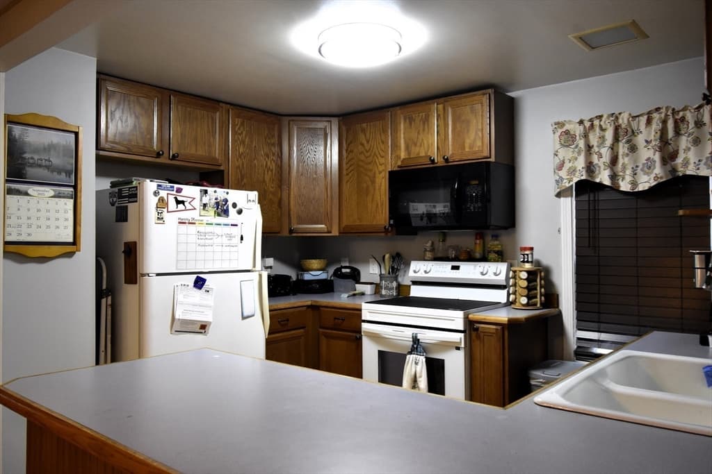 Single Family Residence at 3 Elm Street, Oxford MA 01540, photo 10 of 33