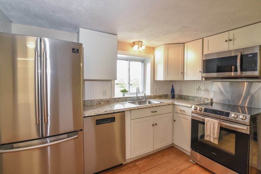Condominium at 5 Boardman # 5, Newburyport MA 01950, Newburyport, photo 6 of 28