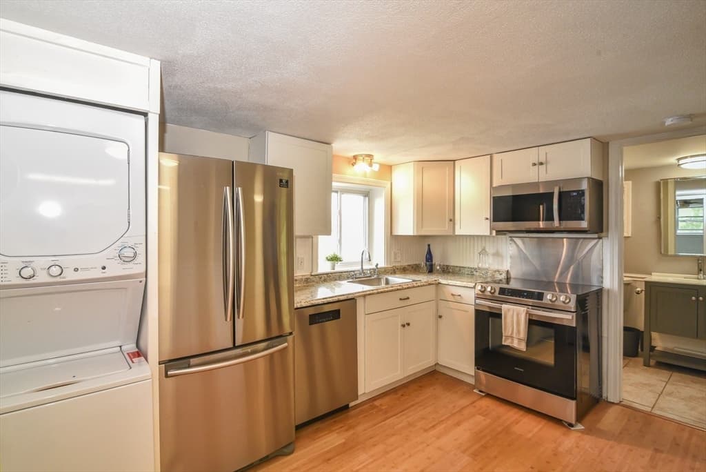 Condominium at 5 Boardman # 5, Newburyport MA 01950, Newburyport, photo 8 of 28