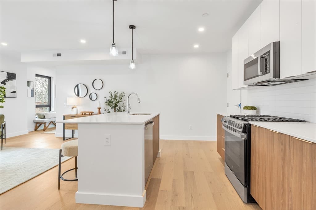 3992 Washington St # 303, Boston MA 02131 photo 3