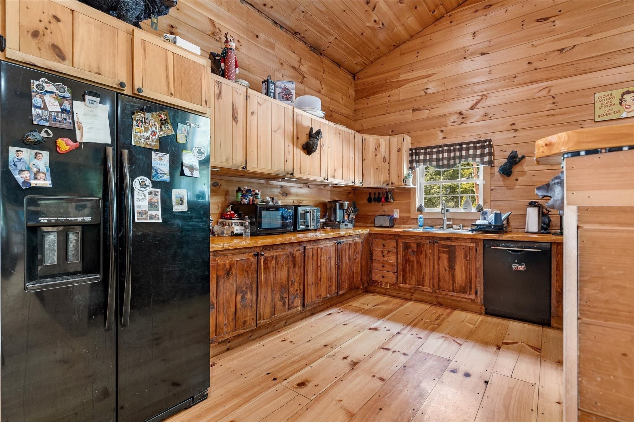 Single Family Residence at 8 Oakwood Rd, Brimfield MA 01010, Brimfield, photo 5 of 35