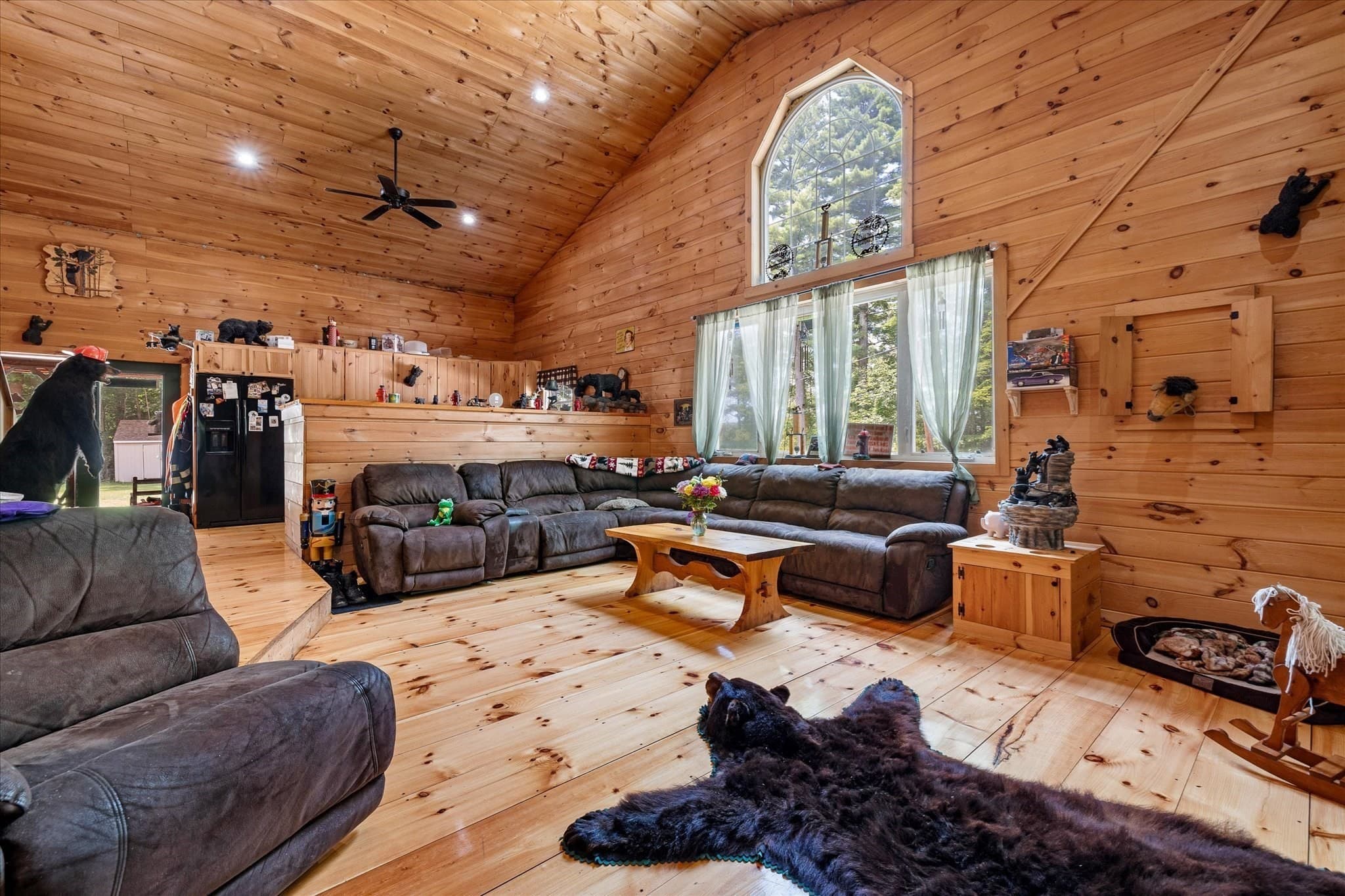 Single Family Residence at 8 Oakwood Rd, Brimfield MA 01010, Brimfield, photo 10 of 35