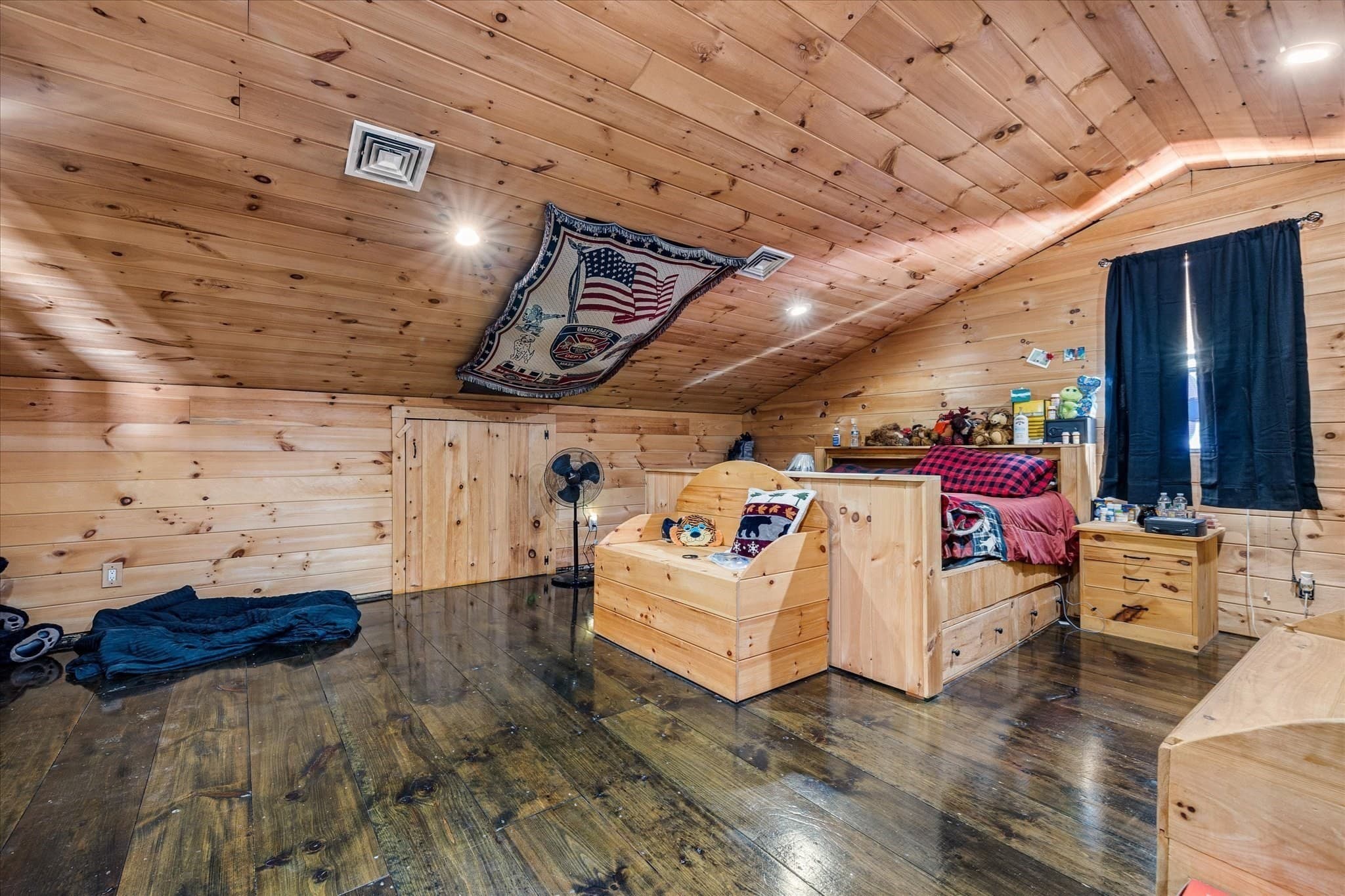Single Family Residence at 8 Oakwood Rd, Brimfield MA 01010, Brimfield, photo 18 of 35