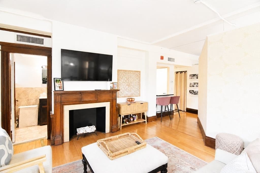 Condominium at 464 Commonwealth Avenue # 33, Boston MA 02215, photo 3 of 18