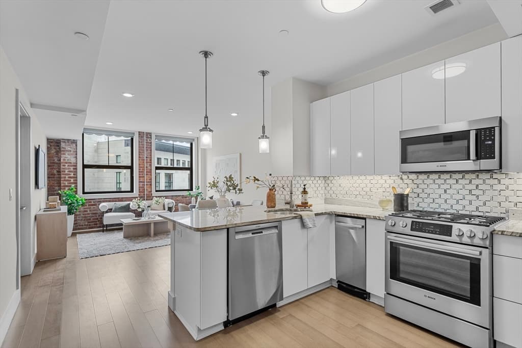 Condominium at 121 Portland St # 601, Boston MA 02114, photo 3 of 24