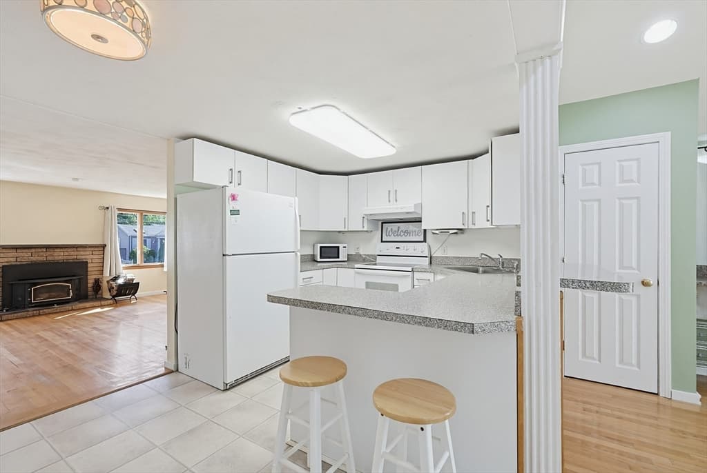Single Family Residence at 118 Spruce Road, Norwood MA 02062, photo 6 of 42