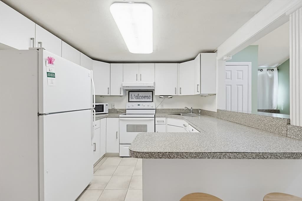 Single Family Residence at 118 Spruce Road, Norwood MA 02062, photo 7 of 42