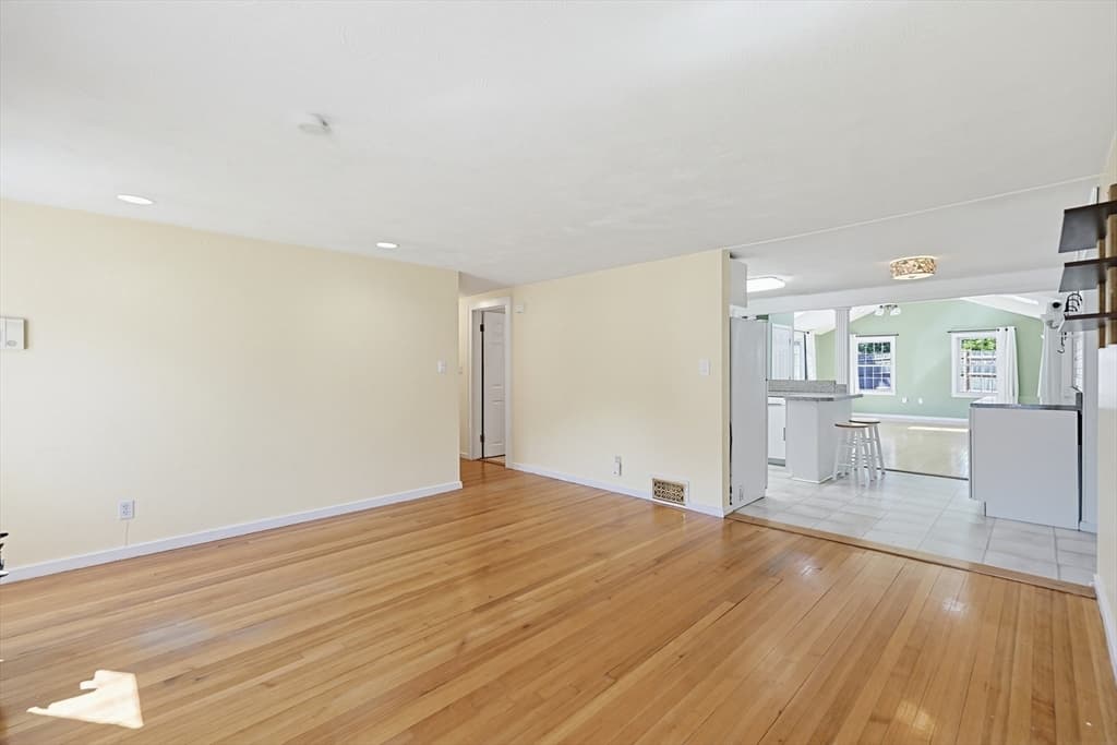 Single Family Residence at 118 Spruce Road, Norwood MA 02062, photo 5 of 42