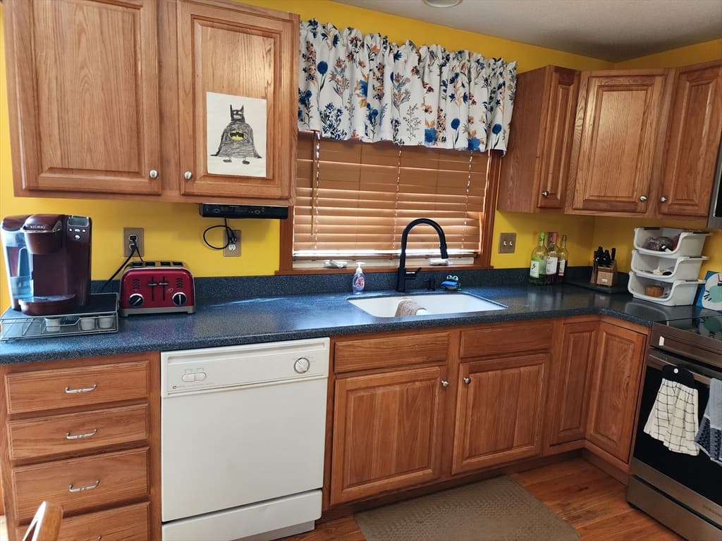 Single Family Residence at 33 Guerin St, Chicopee MA 01020, Chicopee, photo 7 of 26