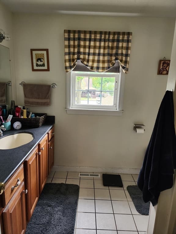Single Family Residence at 33 Guerin St, Chicopee MA 01020, Chicopee, photo 20 of 26