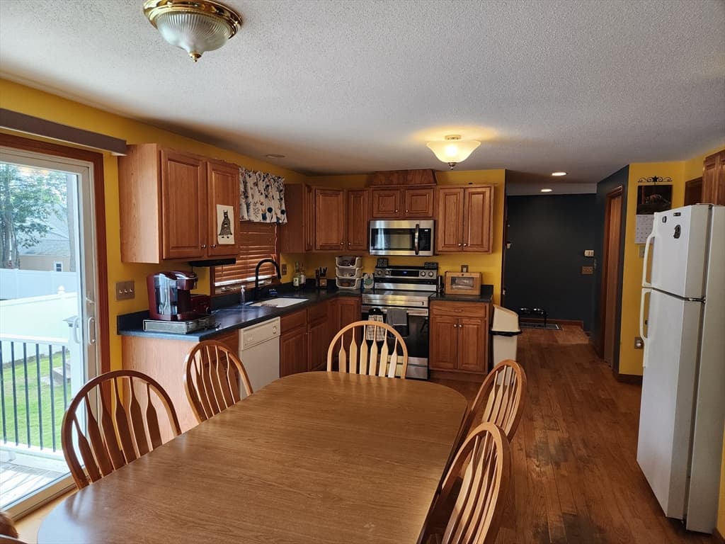 Single Family Residence at 33 Guerin St, Chicopee MA 01020, Chicopee, photo 11 of 26