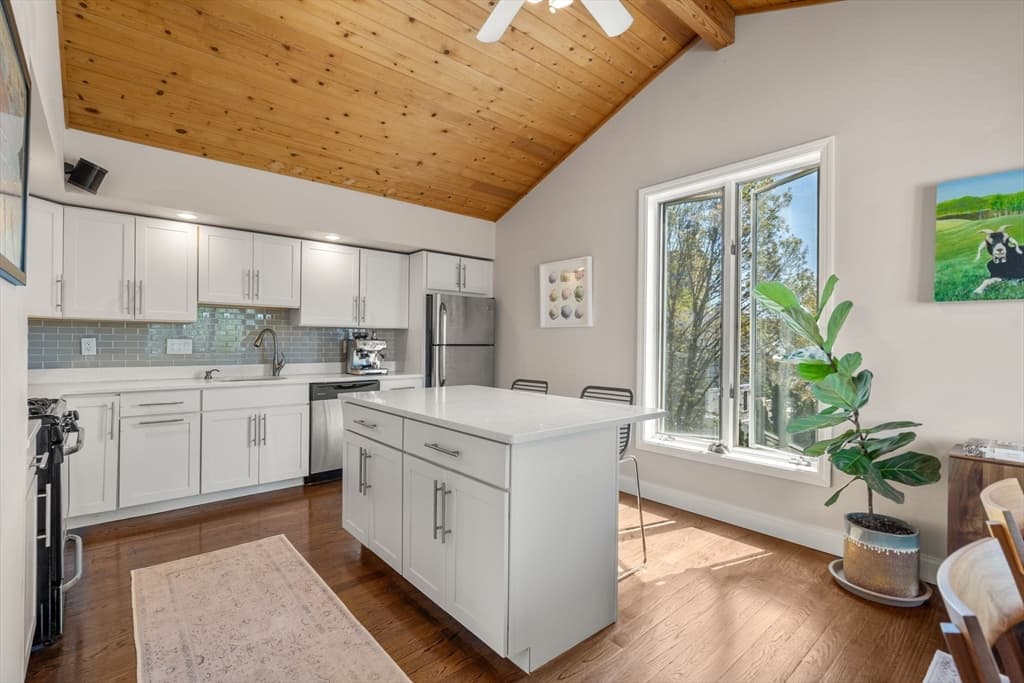 32 Farragut Ave # 3, Somerville MA 02144
