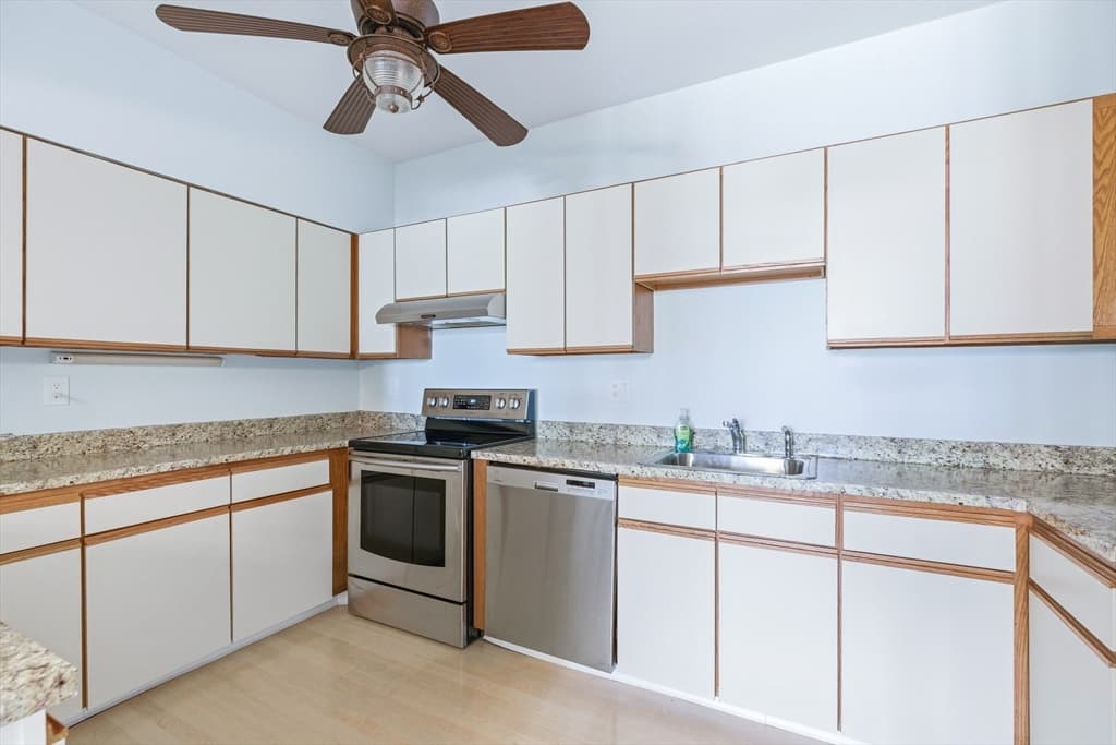 Condominium at 45 Main St # 27, Wareham MA 02571, photo 4 of 29