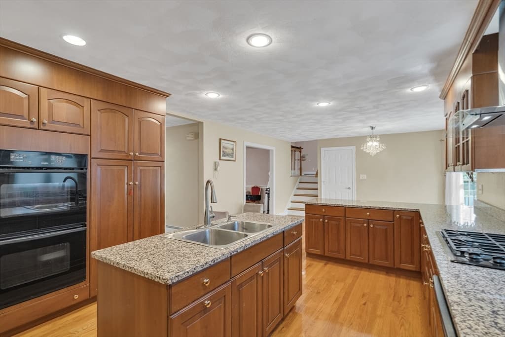 Single Family Residence at 3 Avalon Court, Methuen MA 01844, Methuen, photo 5 of 40
