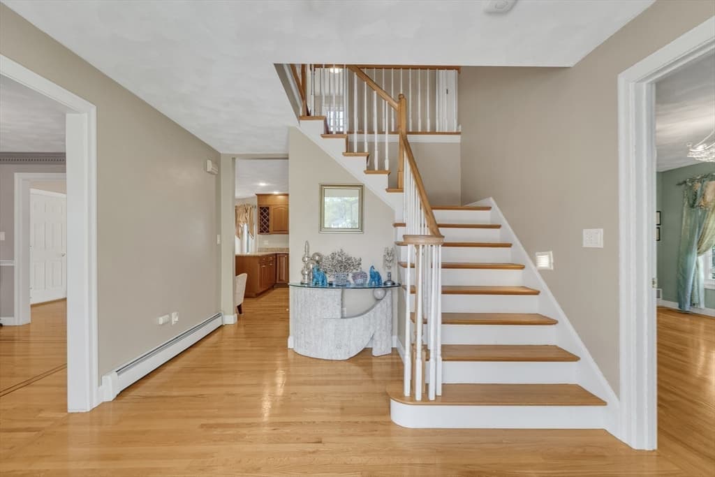 Single Family Residence at 3 Avalon Court, Methuen MA 01844, Methuen, photo 9 of 40