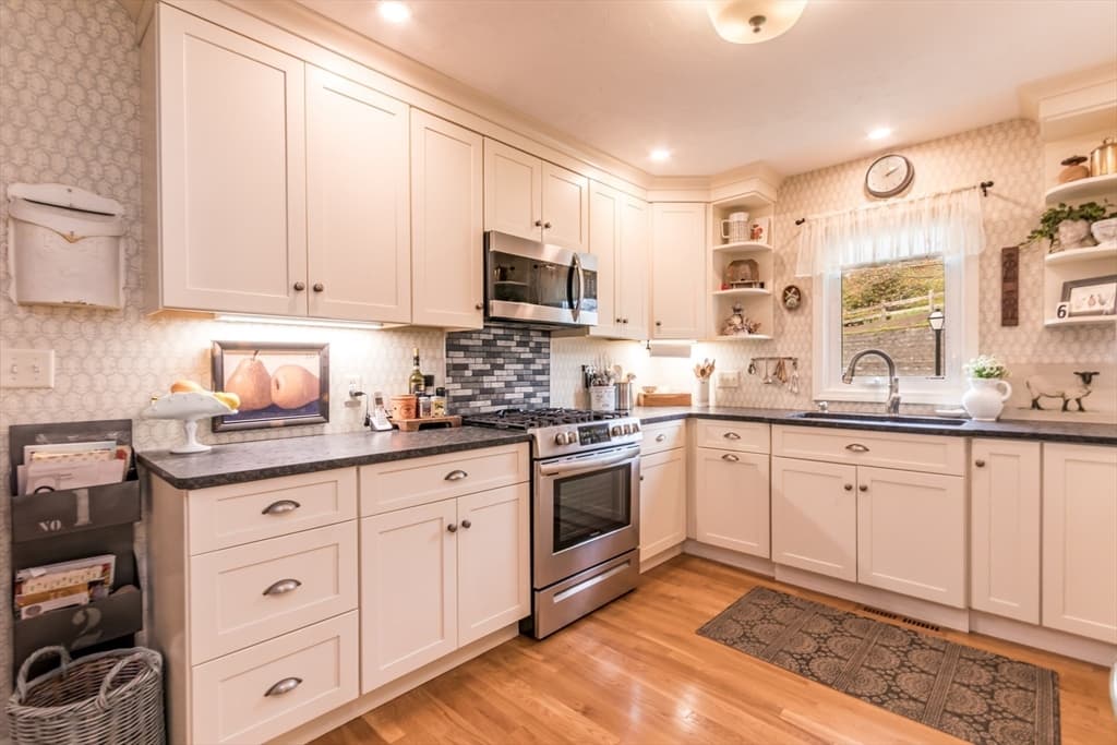 Condominium at 6 Aspen Rd # 6, Bourne MA 02532, photo 15 of 40