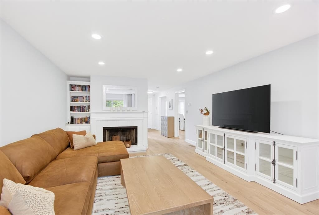 Condominium at 4 Deer Grass Ln # 4, Acton MA 01720, photo 13 of 42