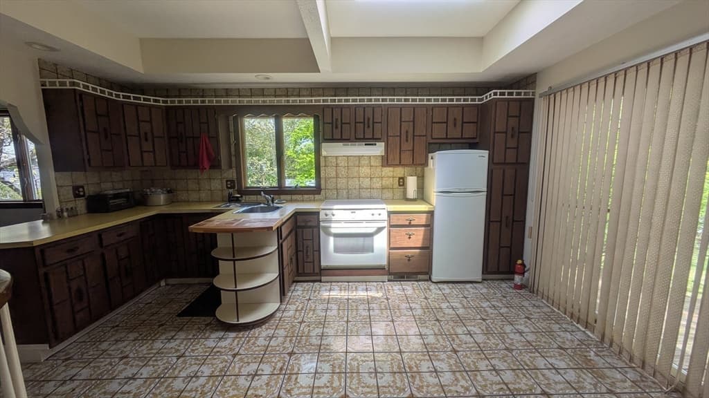 Single Family Residence at 22 Vernon St, Boston MA 02136, photo 9 of 25