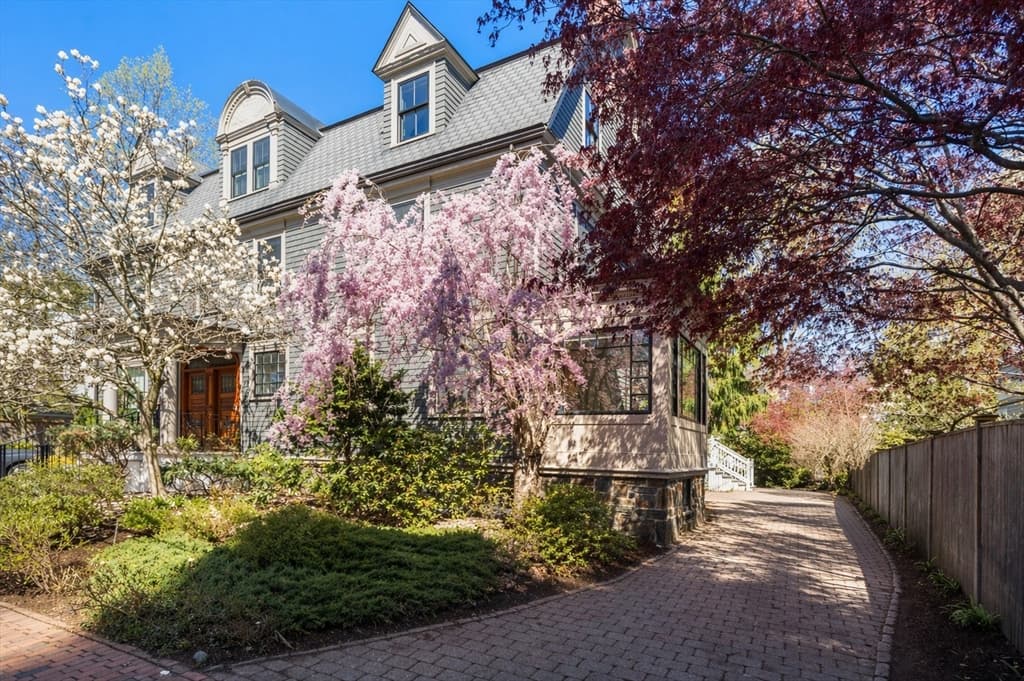 9 Farrar Street # 9, Cambridge MA 02138