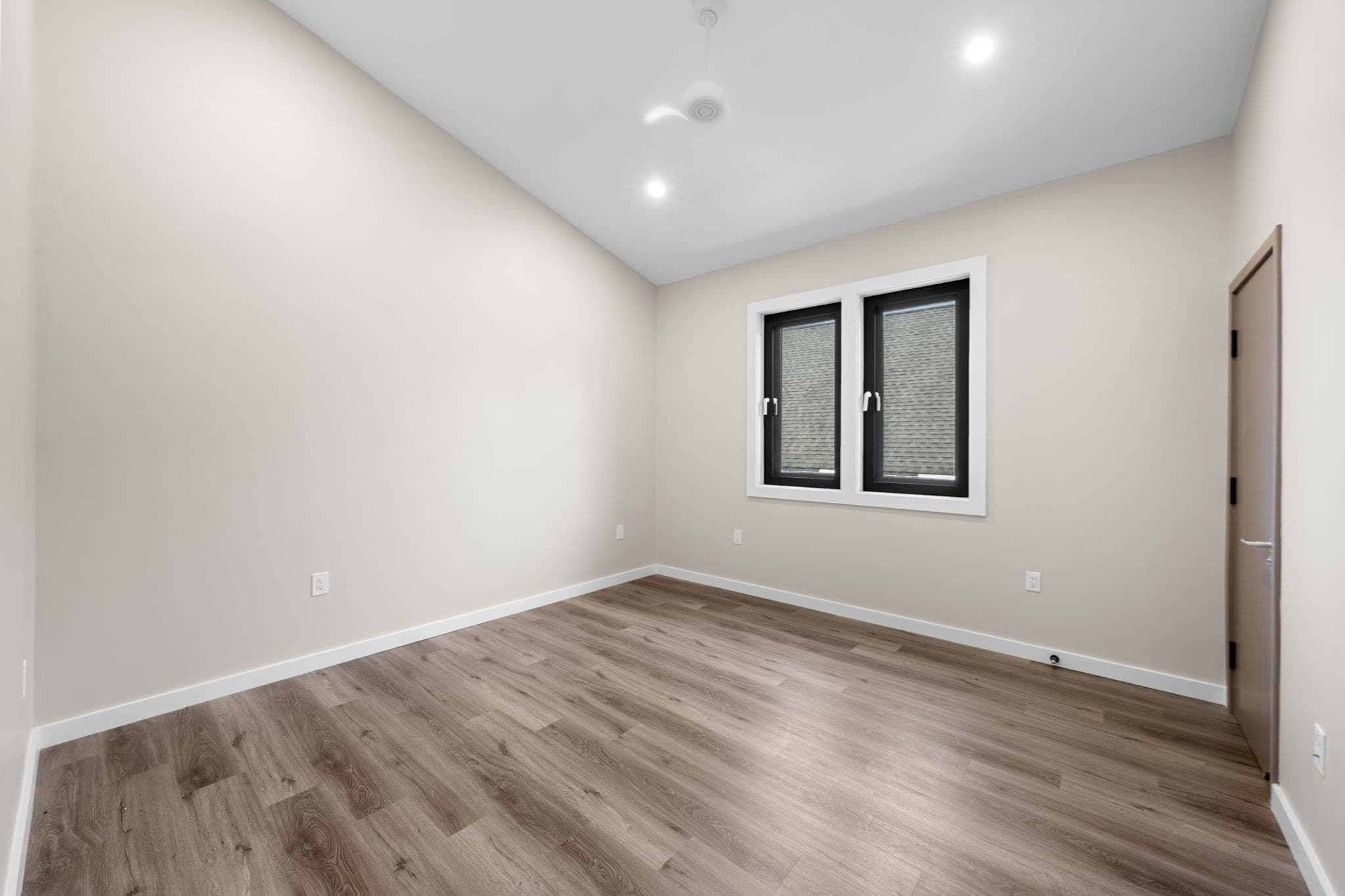 Condominium at 14 Schuyler # 4, Boston MA 02121, Boston, photo 13 of 31