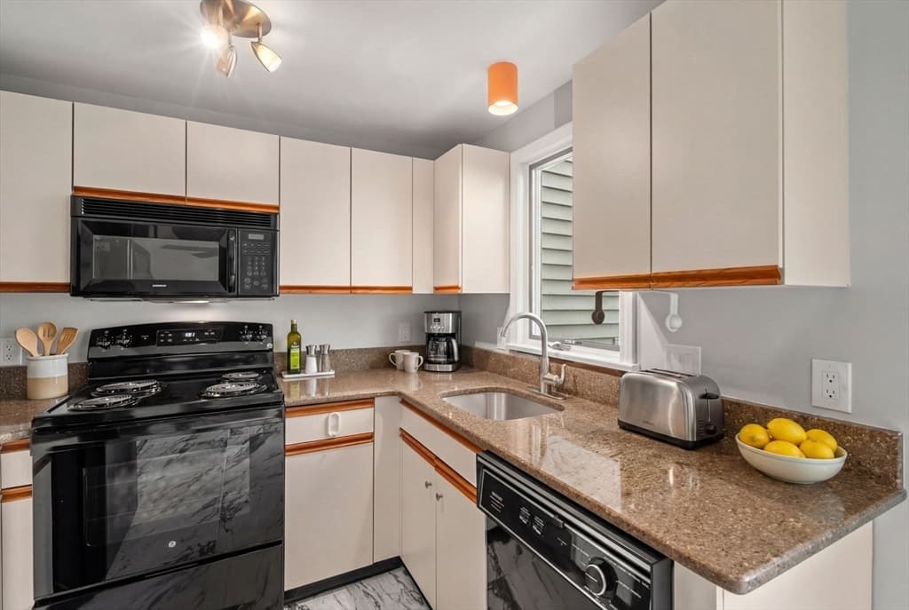 Condominium at 85 Victoria Heights # 85, Boston MA 02136, photo 4 of 24