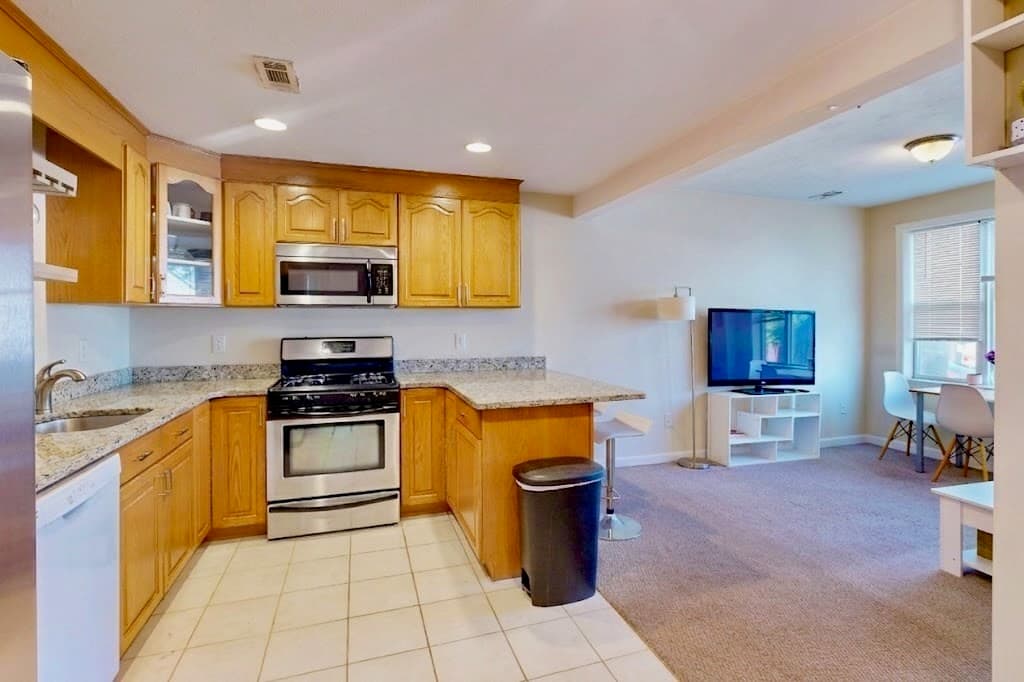 Condominium at 110 Coolidge Hill Rd # 4, Watertown MA 02472, photo 3 of 19
