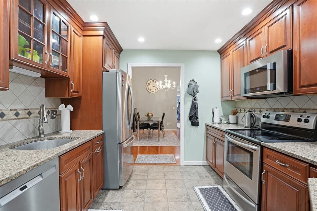 11 Royal Lake Dr # 6, Braintree MA 02184