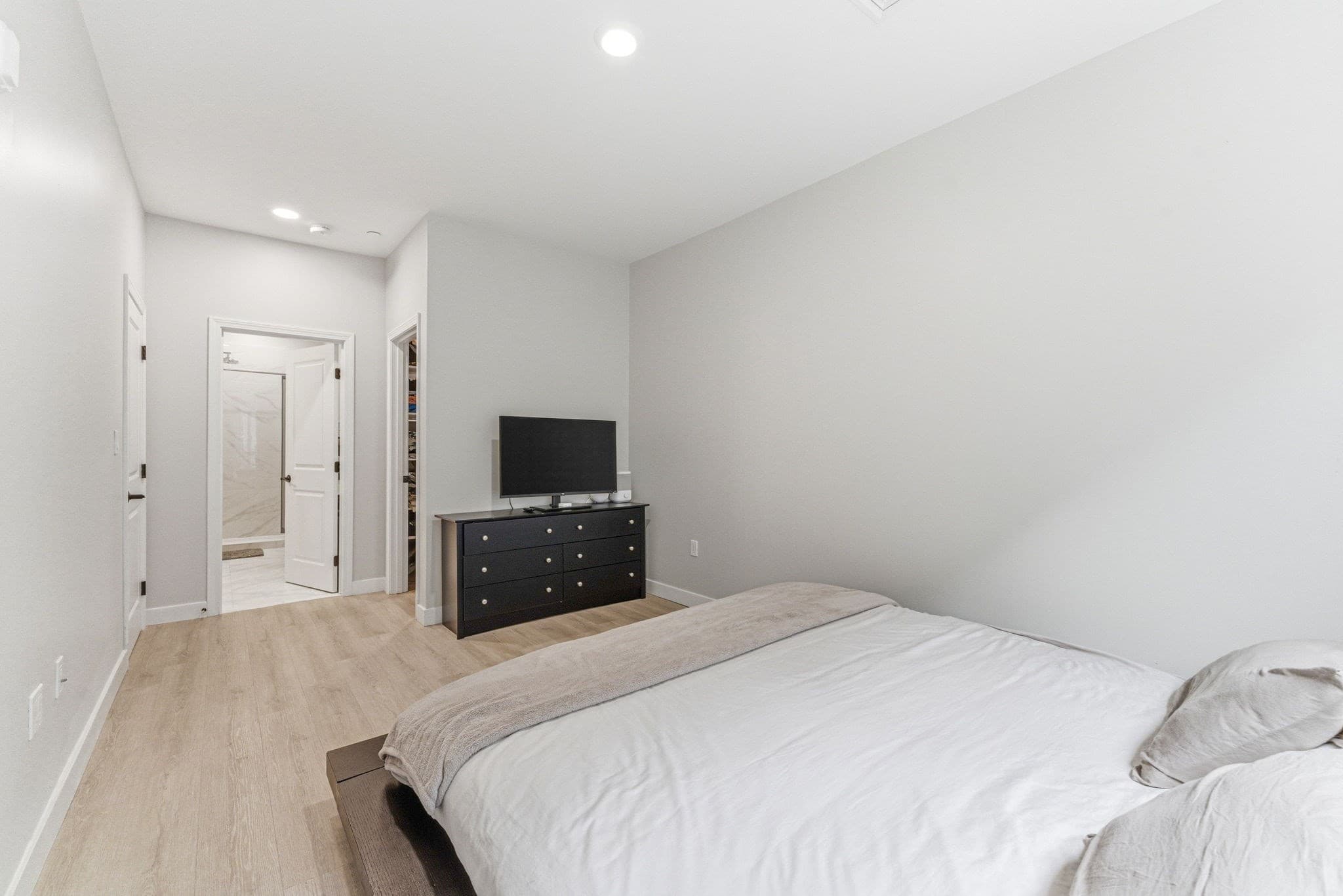 Condominium at 157 Chestnut St # 203, Chelsea MA 02150, Chelsea, photo 14 of 31