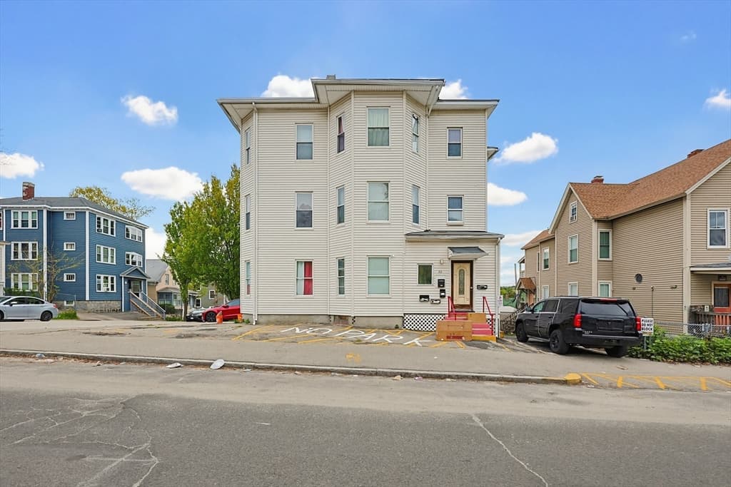 22 Hollywood St # 4B, Worcester MA 01610