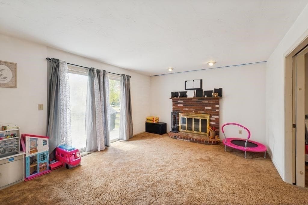 Condominium at 292 Island St # 292, Stoughton MA 02072, photo 5 of 20