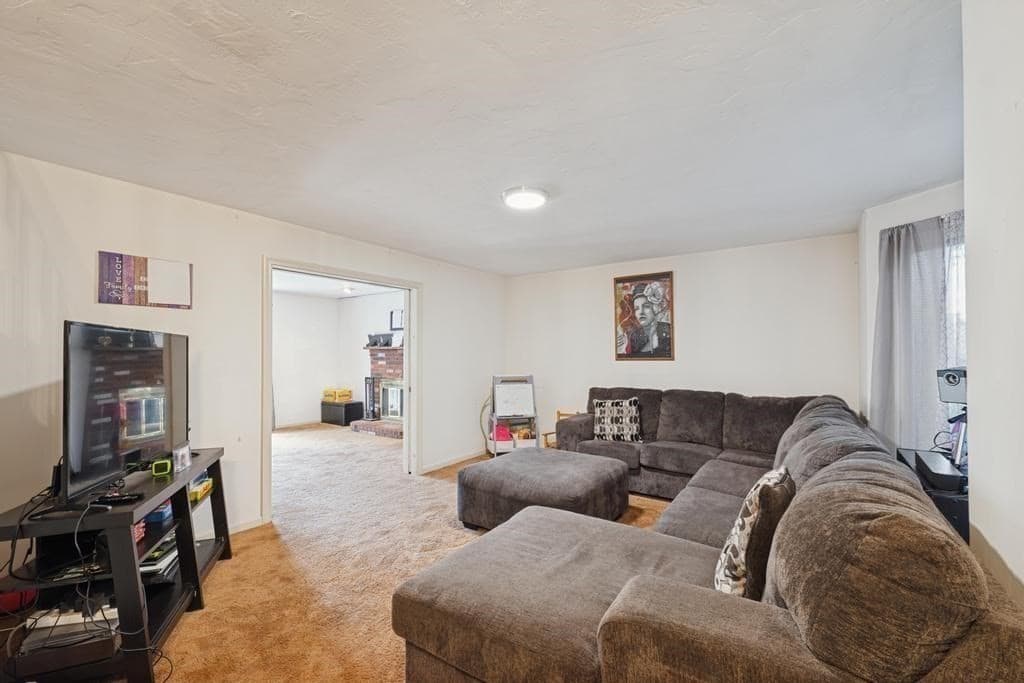 Condominium at 292 Island St # 292, Stoughton MA 02072, photo 4 of 20