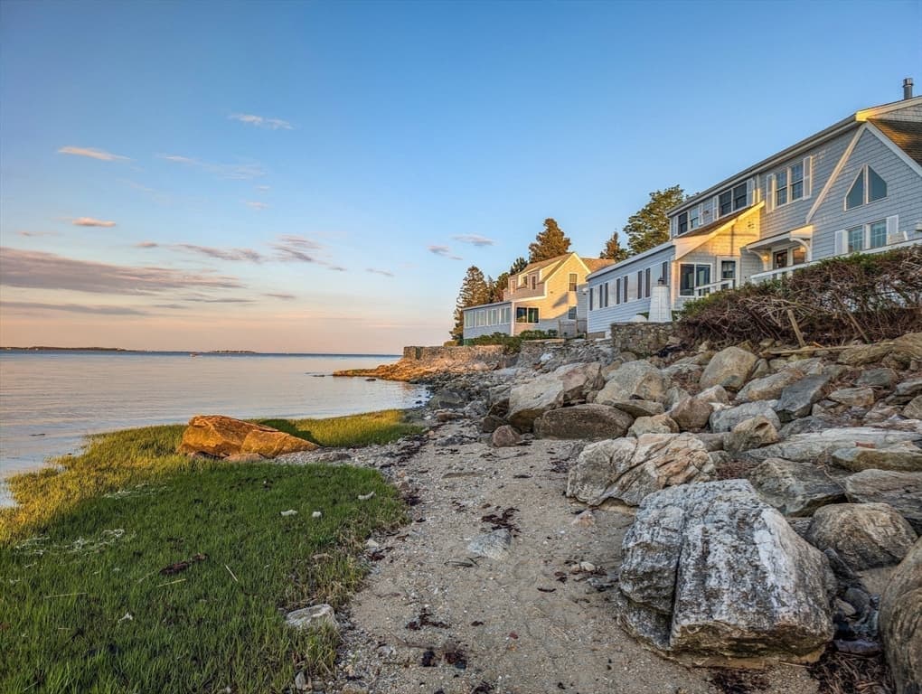24 Holmes Ave, Kingston MA 02364